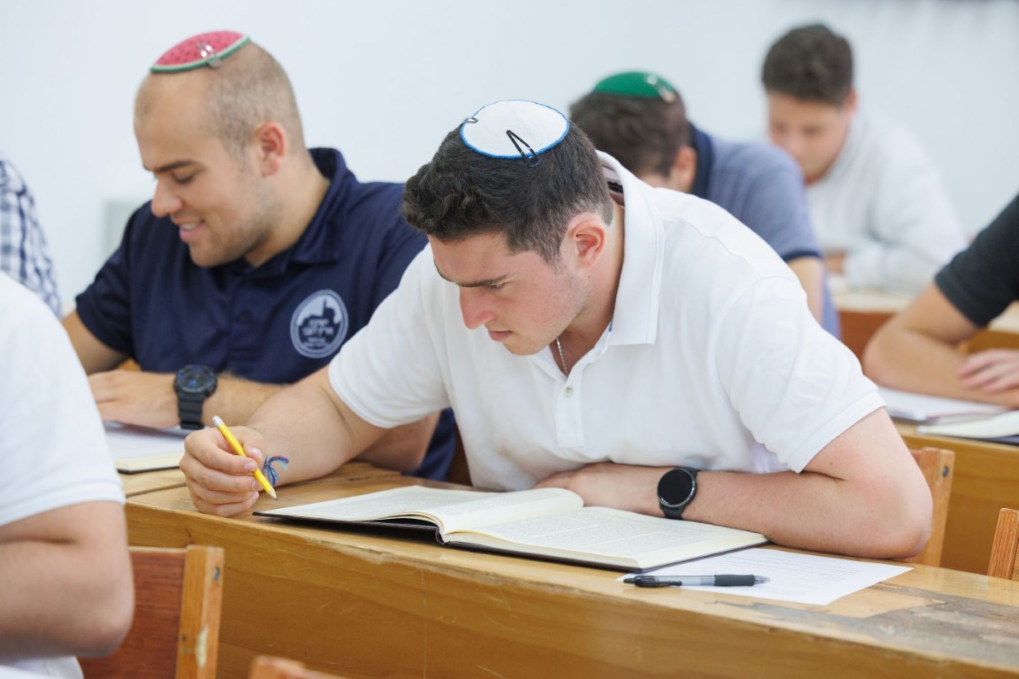 Yeshivat Eretz HaTzvi