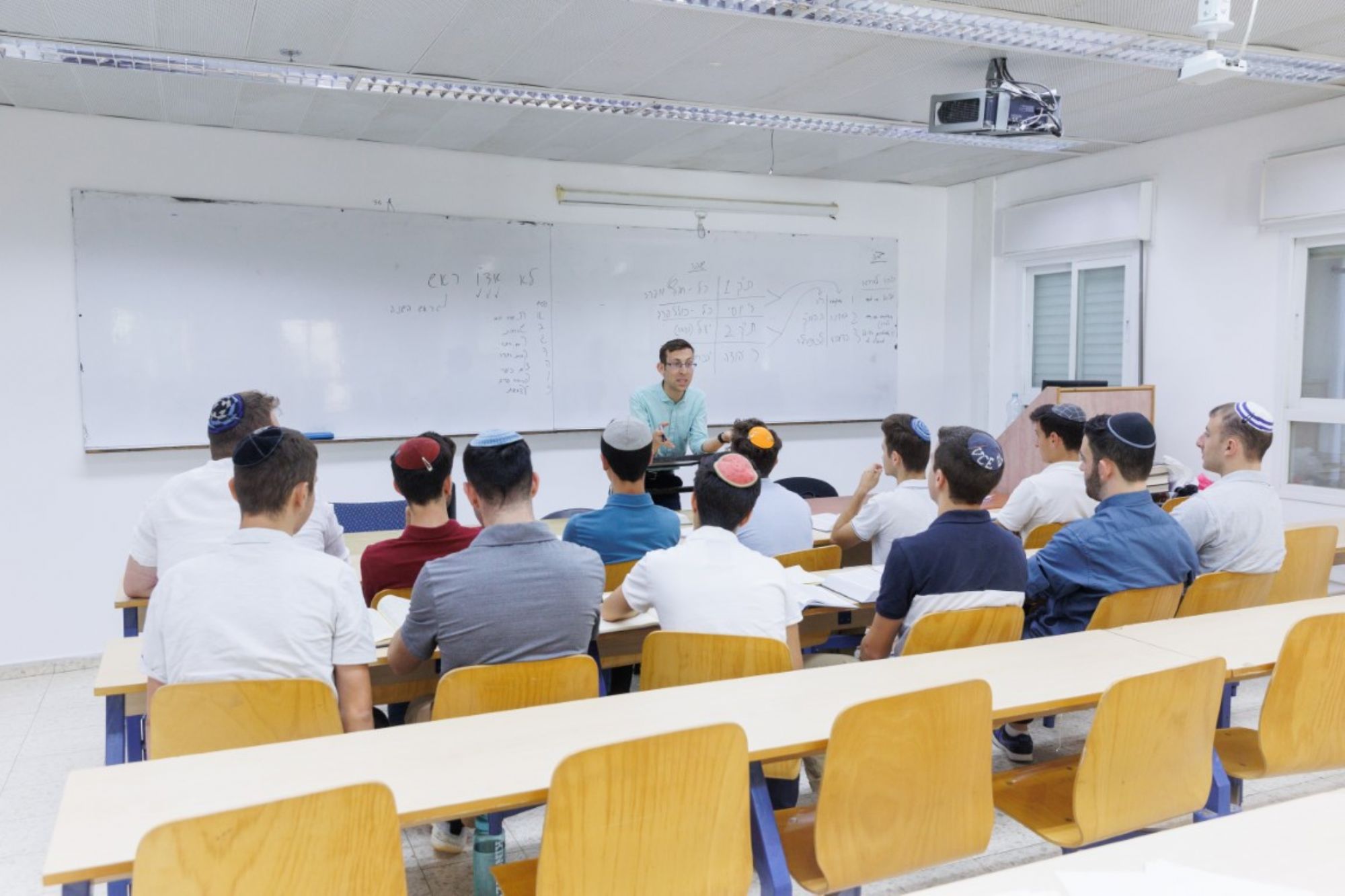 Yeshivat Eretz HaTzvi