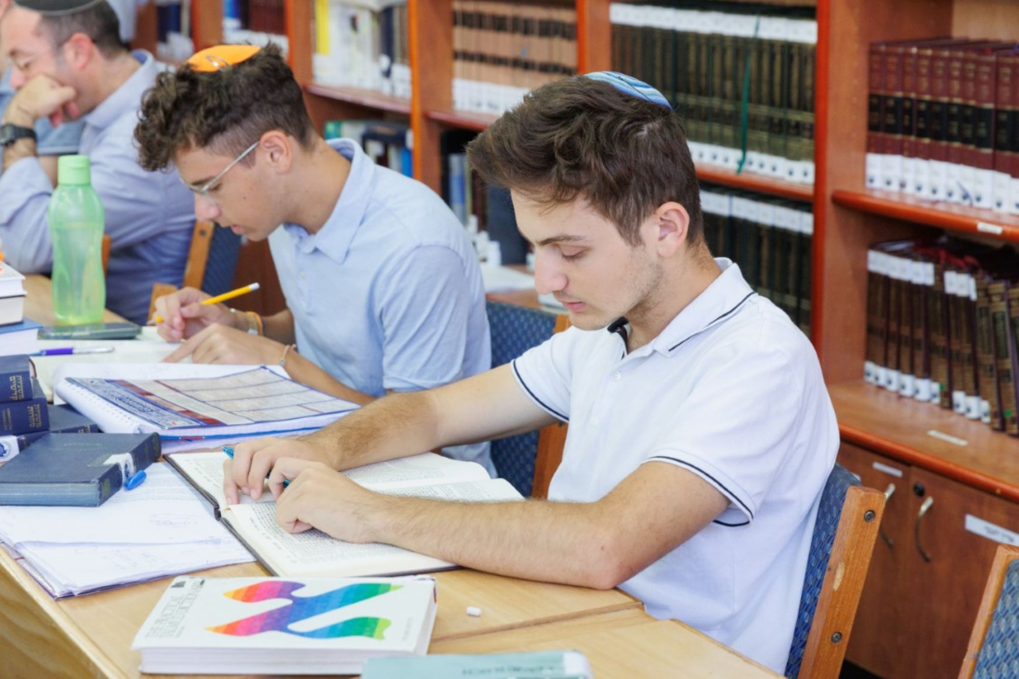 Yeshivat Eretz HaTzvi